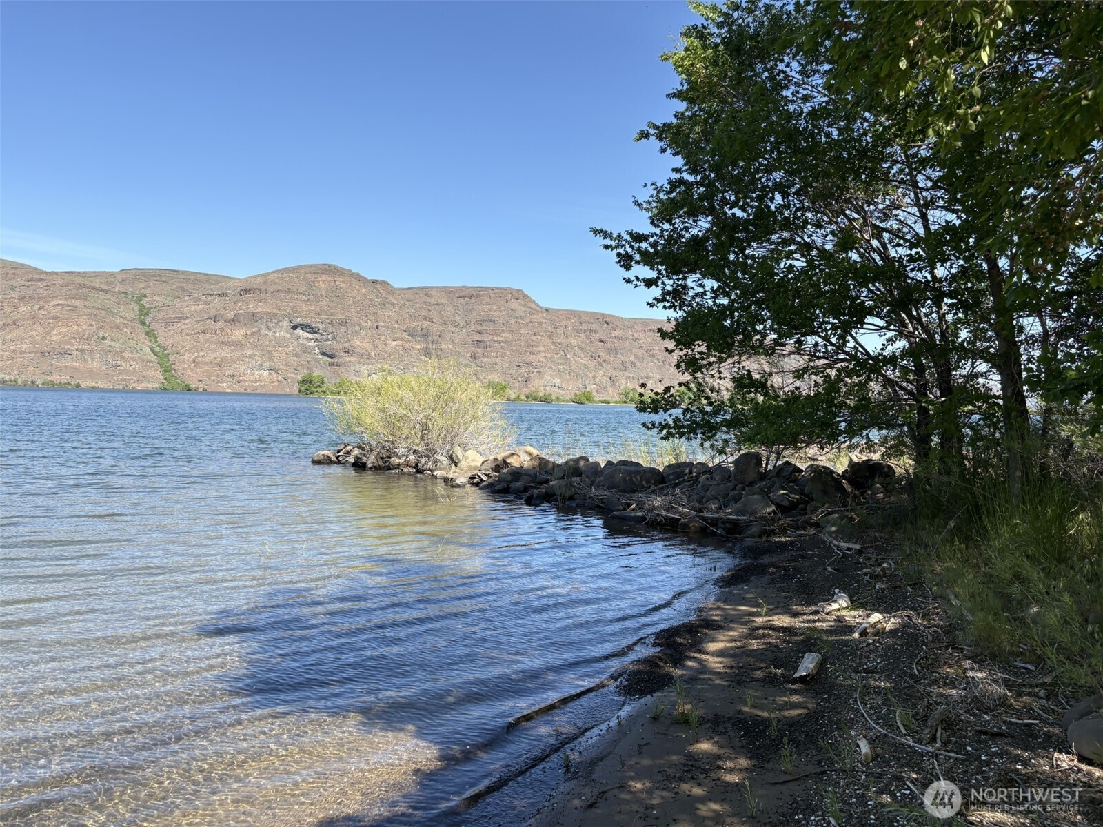 582 River Drive Property Photo 10