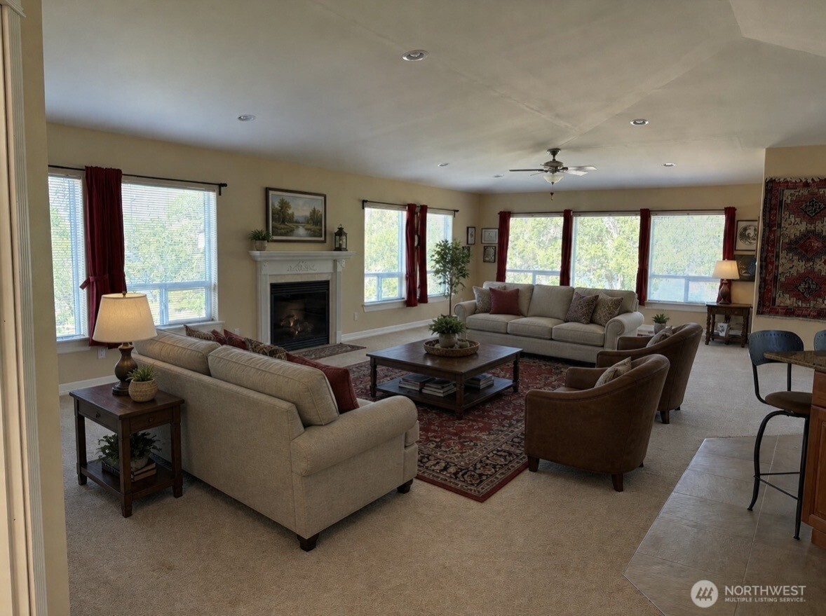 582 River Drive Property Photo 12