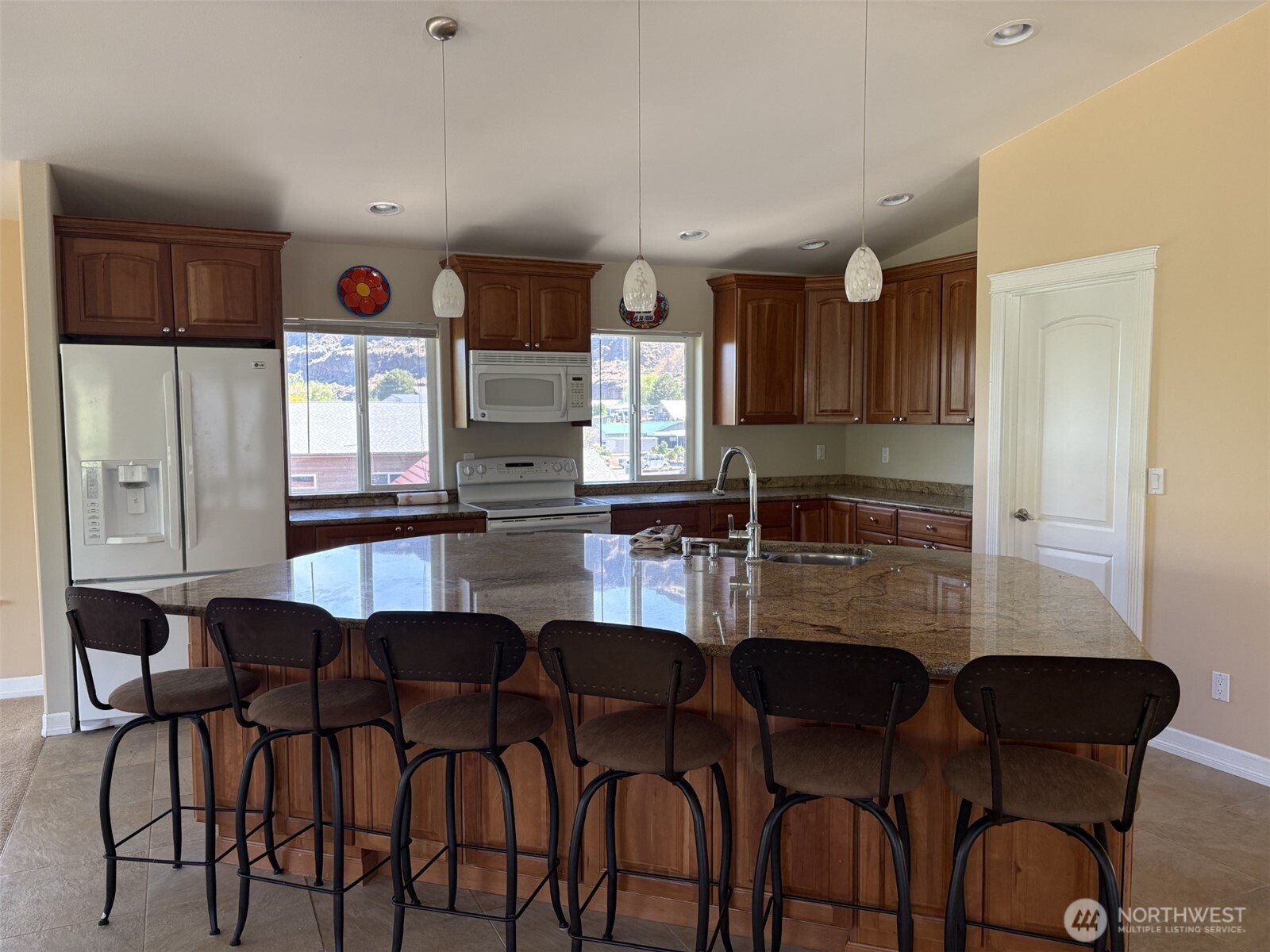 582 River Drive Property Photo 15