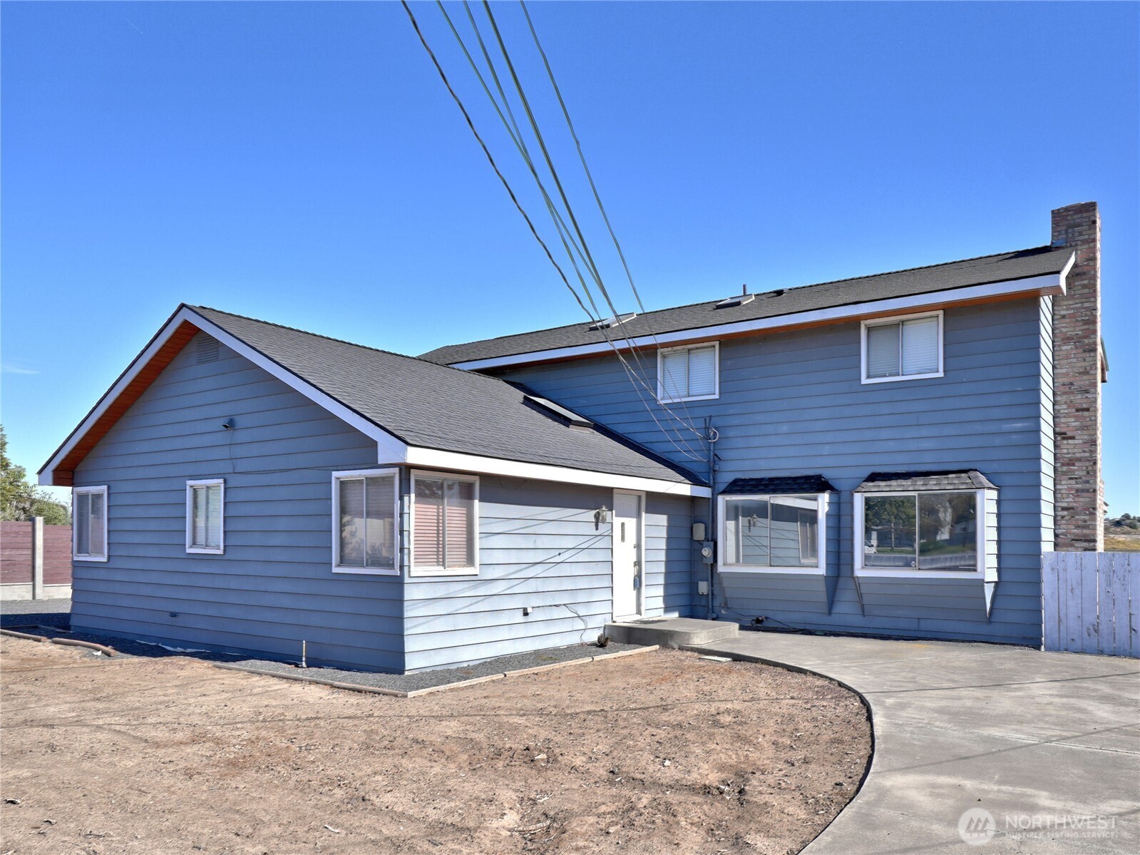 2101 W Lakeside Drive Property Photo 1