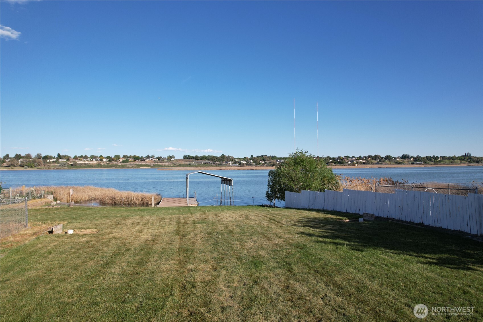 2101 W Lakeside Drive Property Photo 7