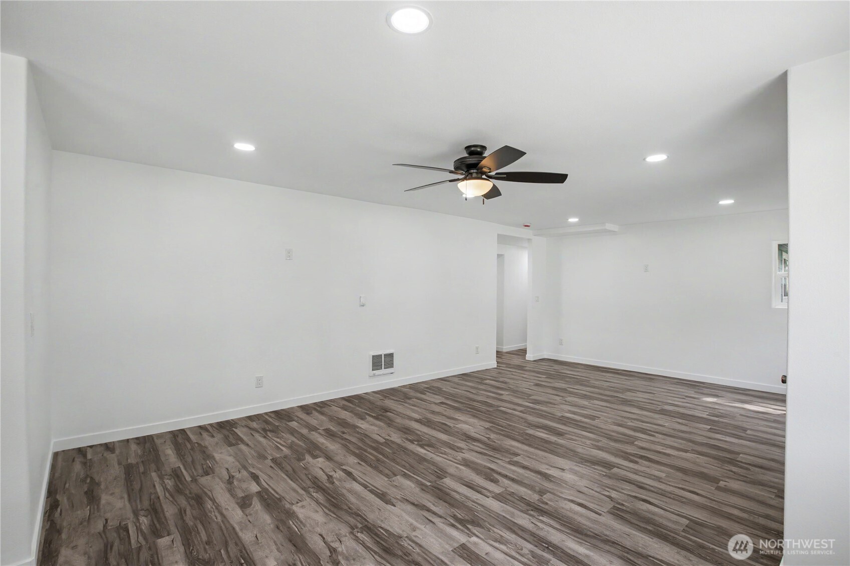 4858 Us Highway 101 Property Photo 4