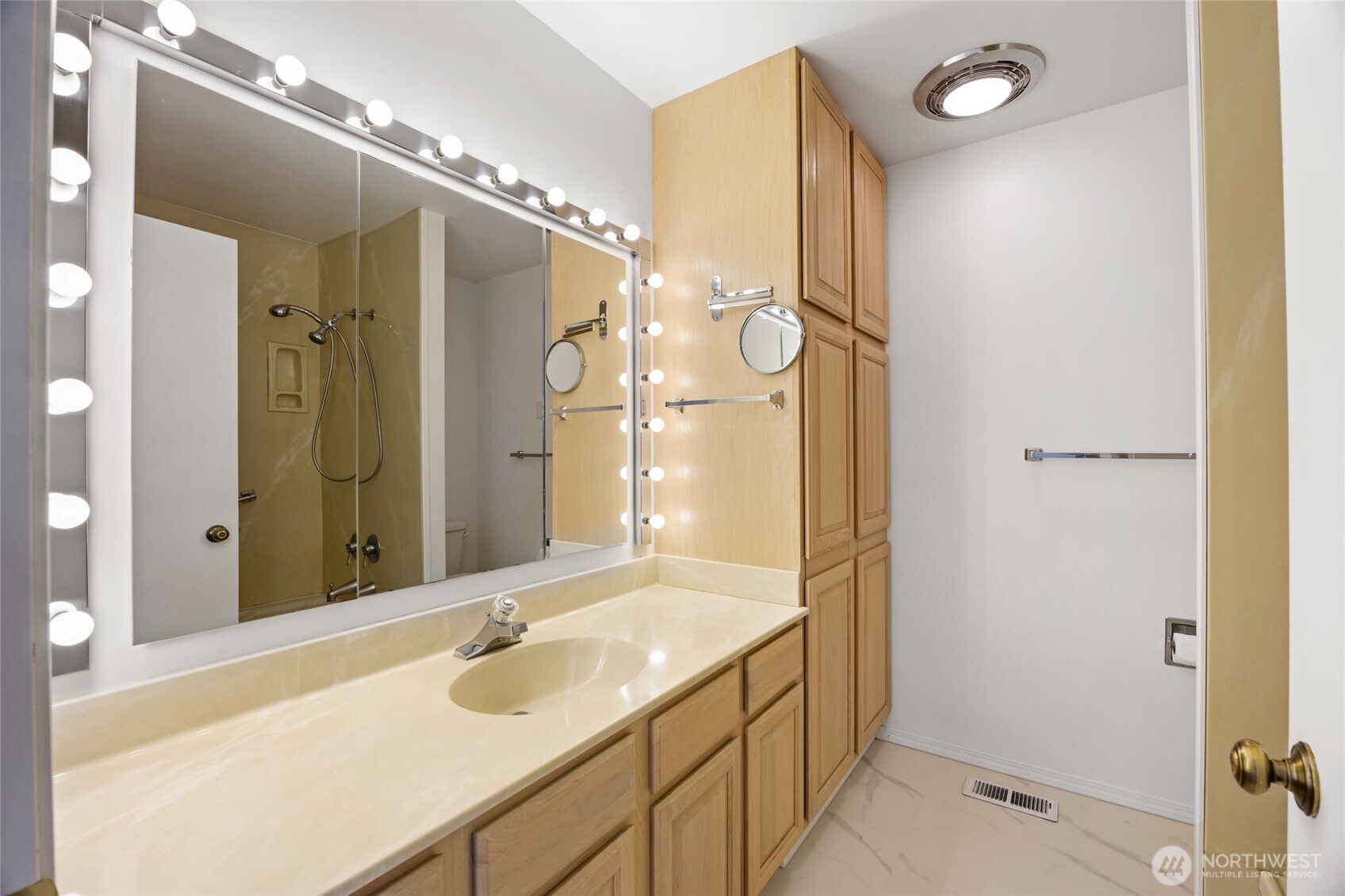 1782 Valley Road Property Photo 18