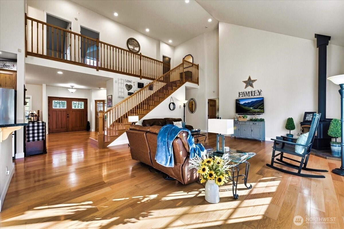 12811 Kapowsin Highlands Drive Property Photo 9