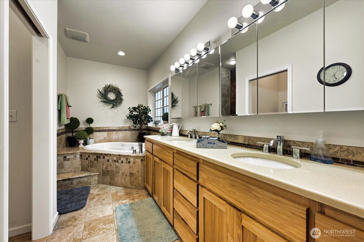 12811 Kapowsin Highlands Drive Property Photo 22