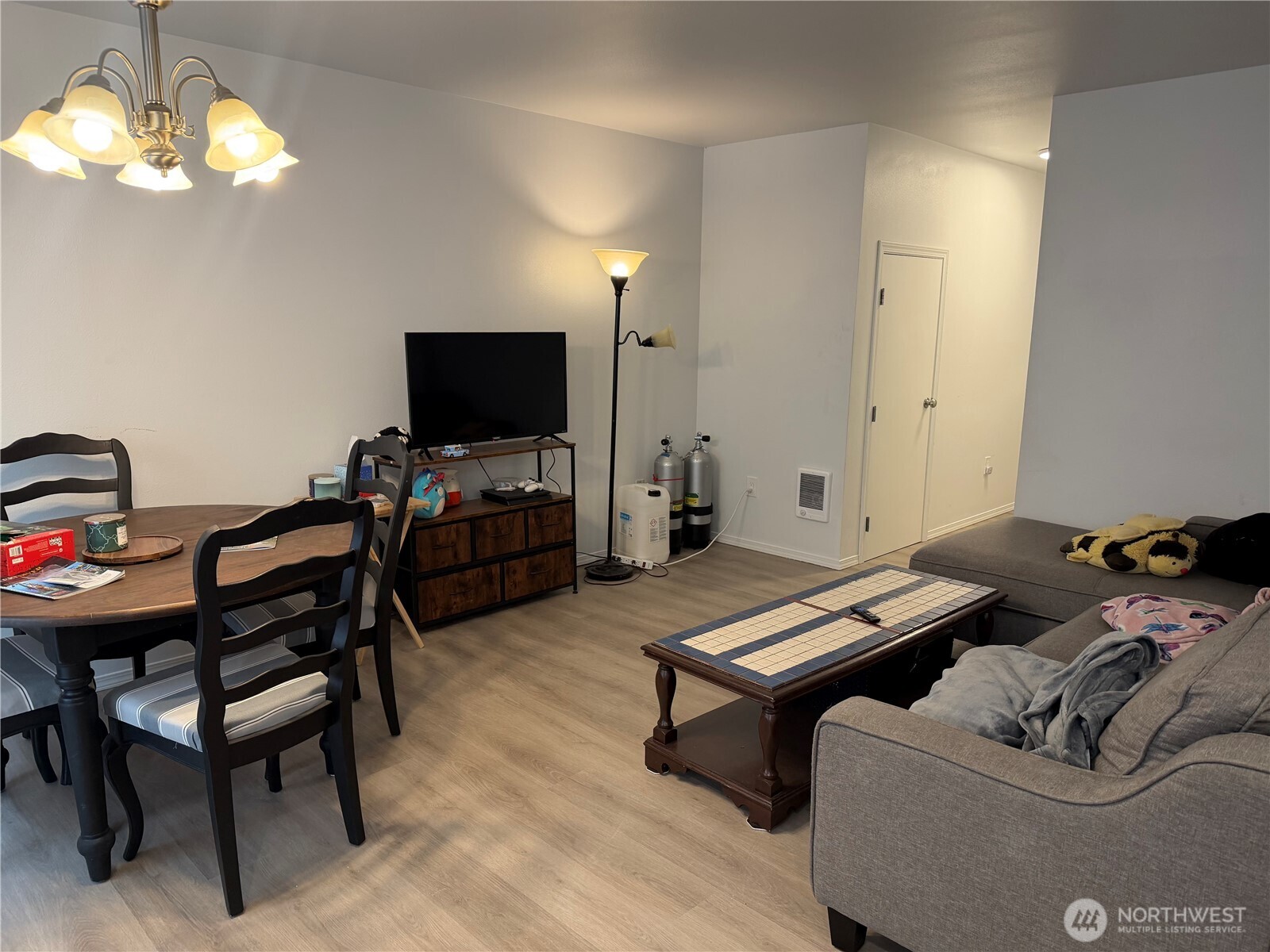 4560 S Puget Sound Avenue Property Photo 6