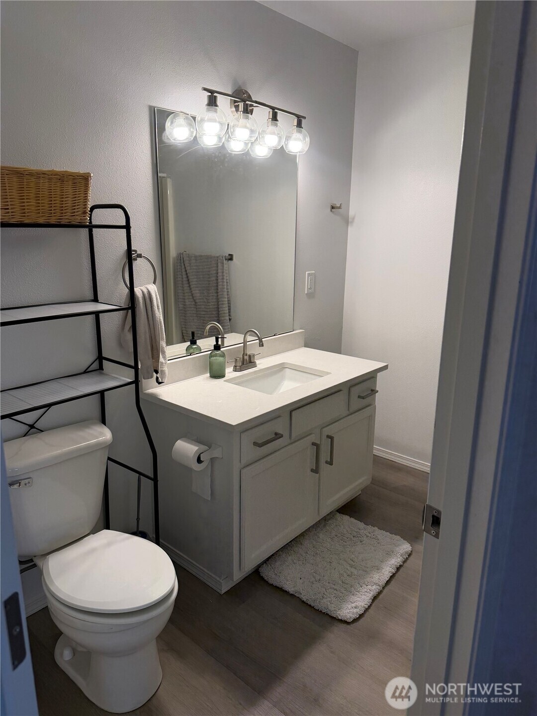 4560 S Puget Sound Avenue Property Photo 8