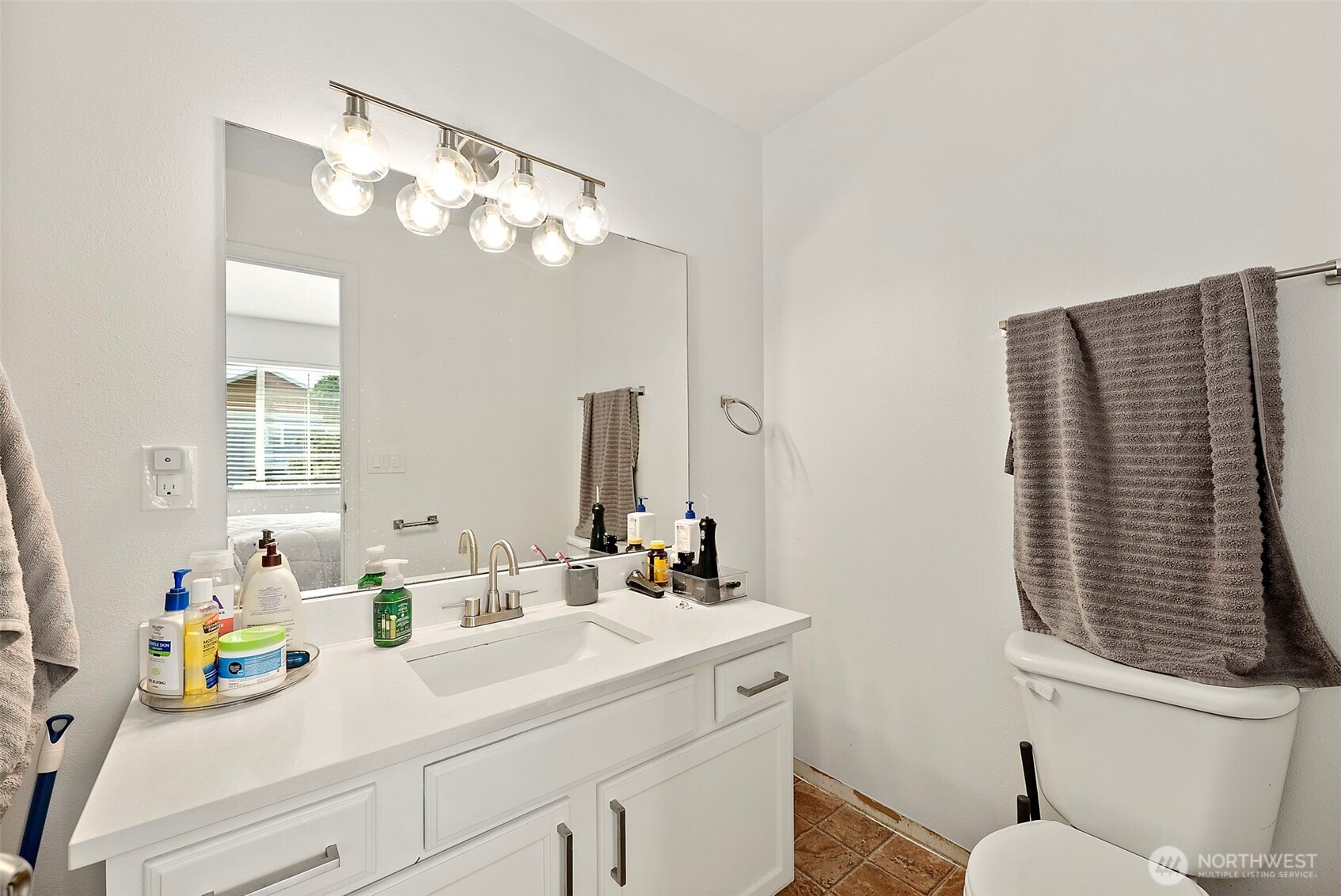 4560 S Puget Sound Avenue Property Photo 12