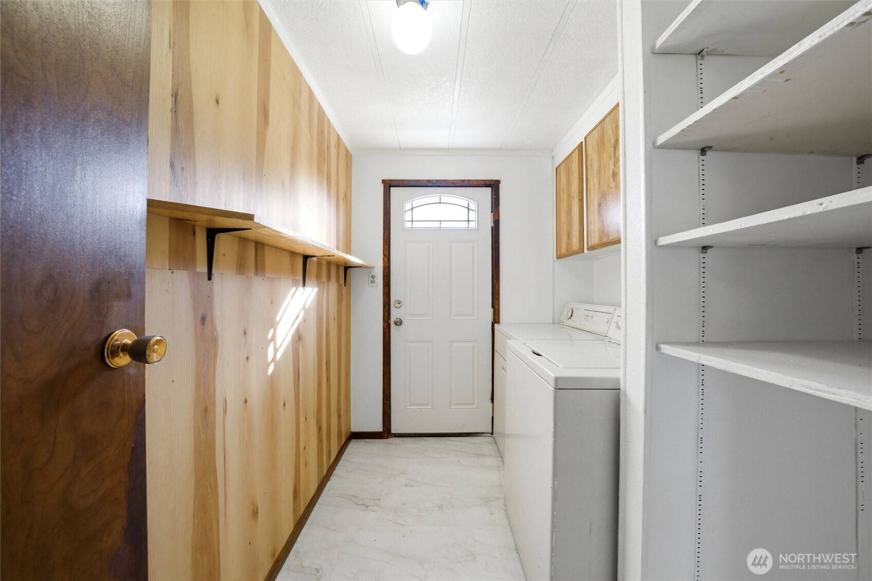 304 W Clay Property Photo 16