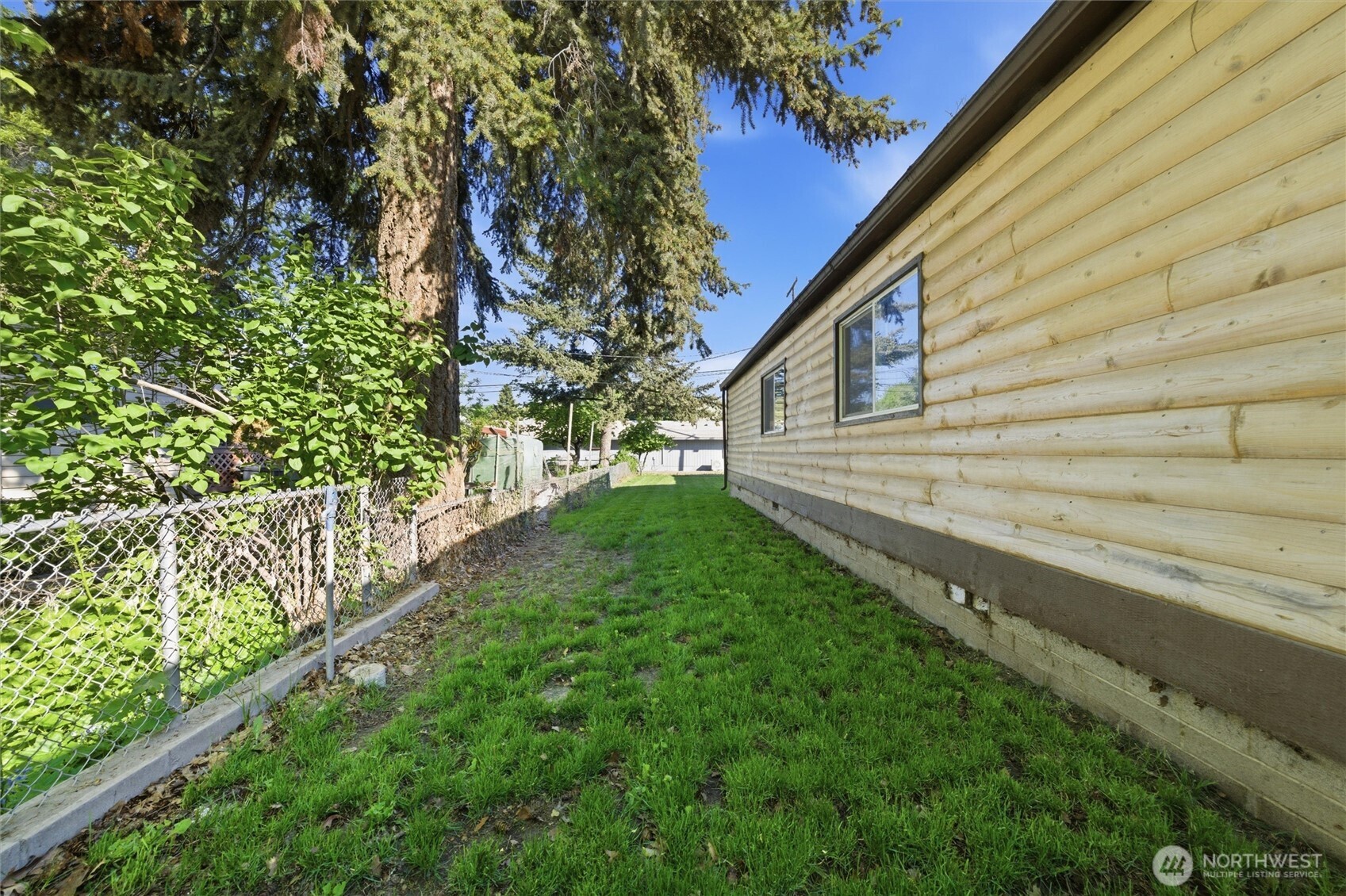 304 W Clay Property Photo 25