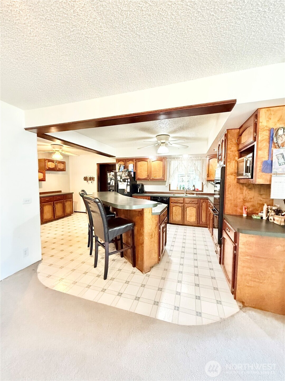 522 Golden Street Property Photo 9