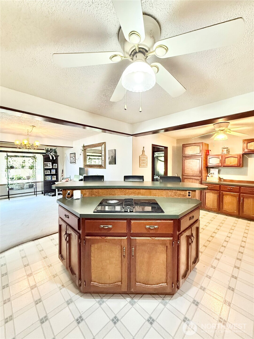 522 Golden Street Property Photo 11