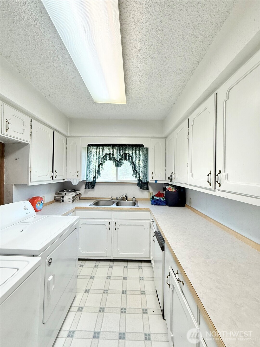 522 Golden Street Property Photo 13