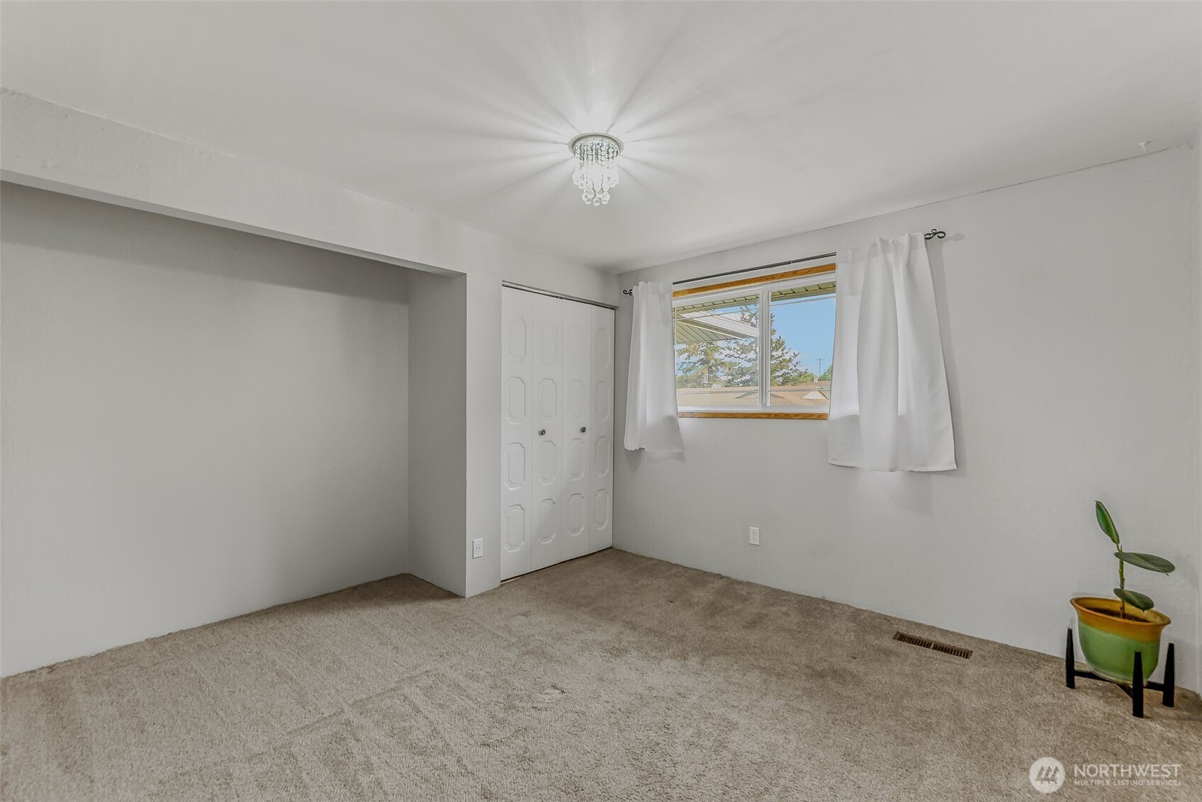 1412 W 15th Avenue Property Photo 20