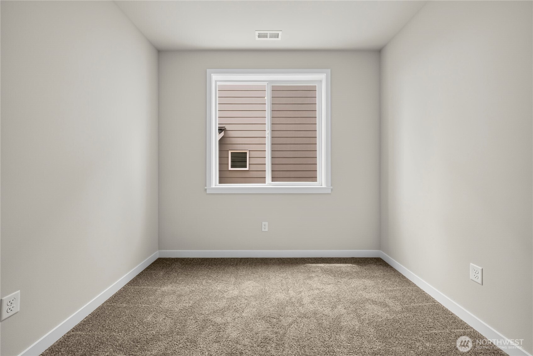 2043 Ne Norseman Way Property Photo 5