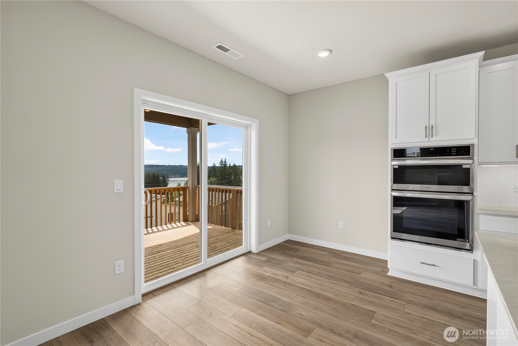2043 Ne Norseman Way Property Photo 19