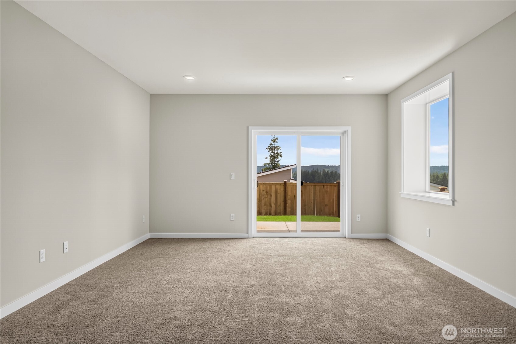 2043 Ne Norseman Way Property Photo 24