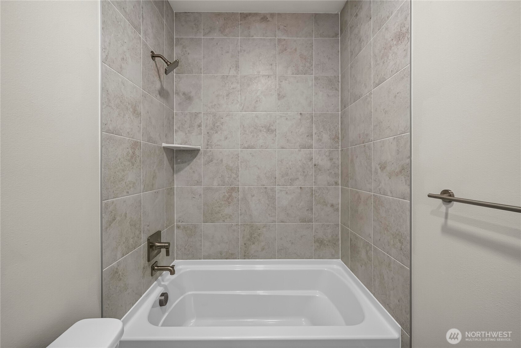 2043 Ne Norseman Way Property Photo 29
