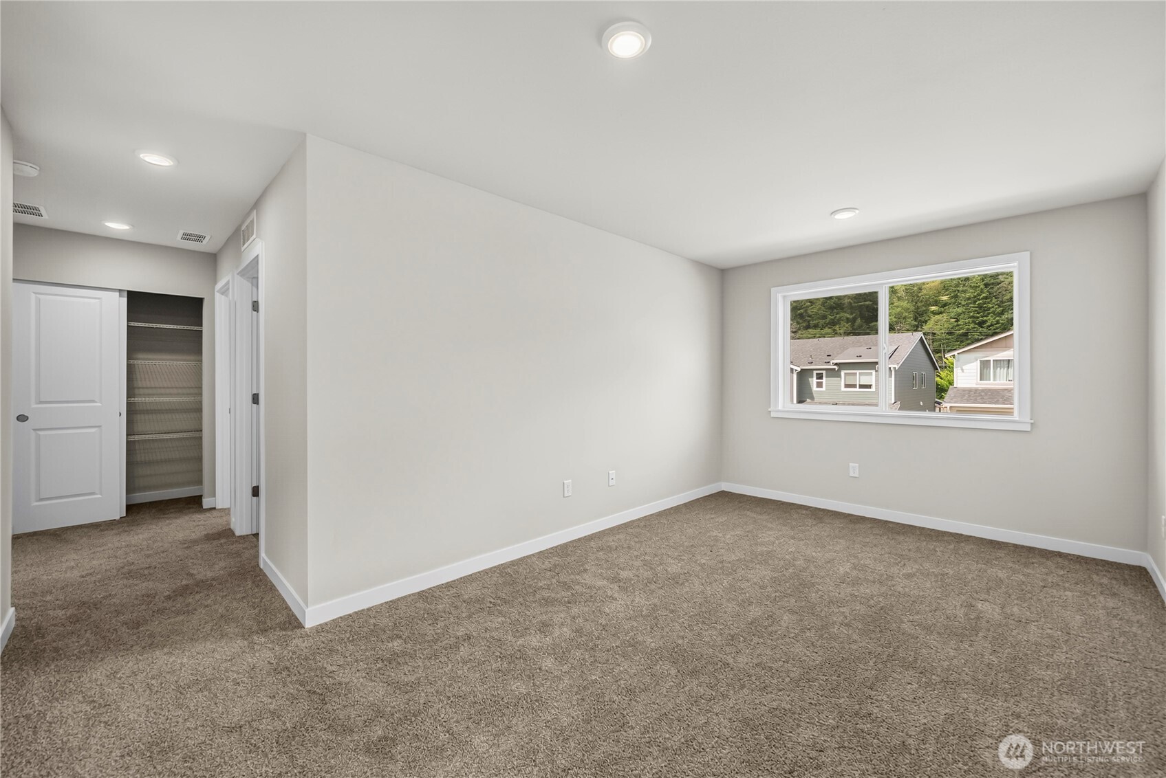 2043 Ne Norseman Way Property Photo 32