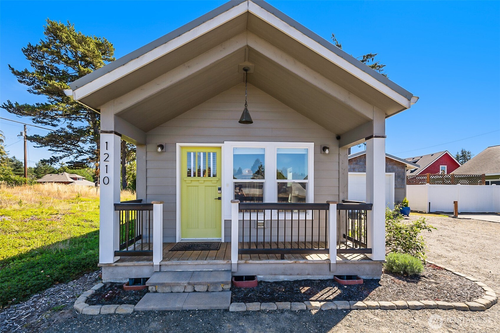 1210 32nd Street Property Photo 1