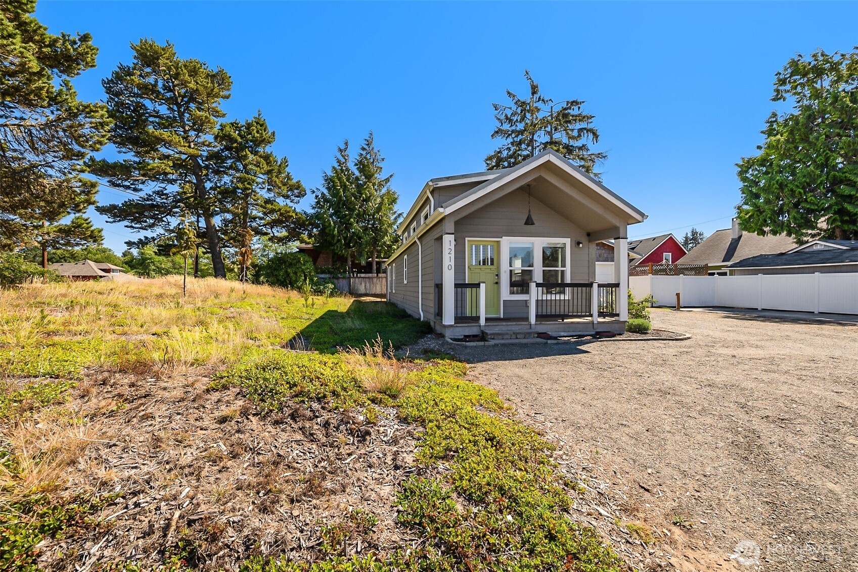 1210 32nd Street Property Photo 4