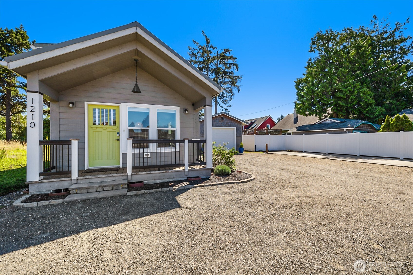 1210 32nd Street Property Photo 5