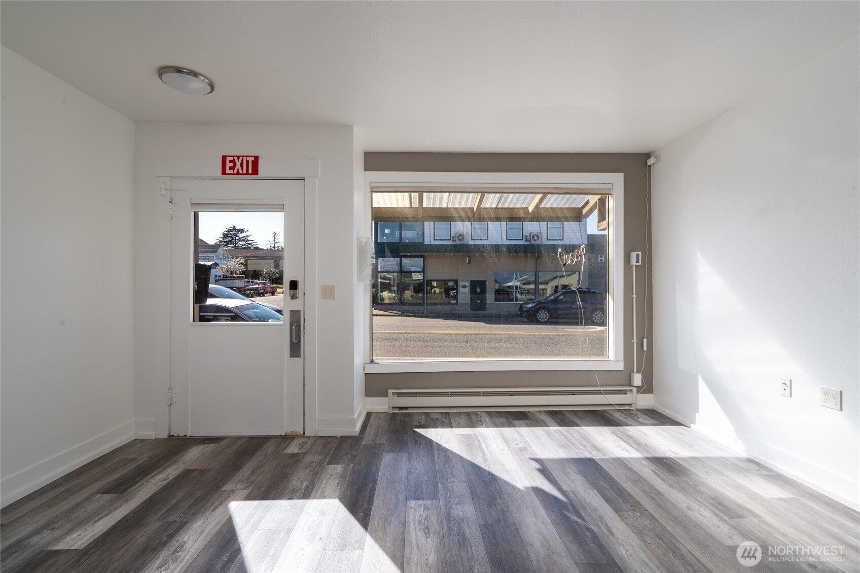 1917 Commercial Avenue Property Photo 3
