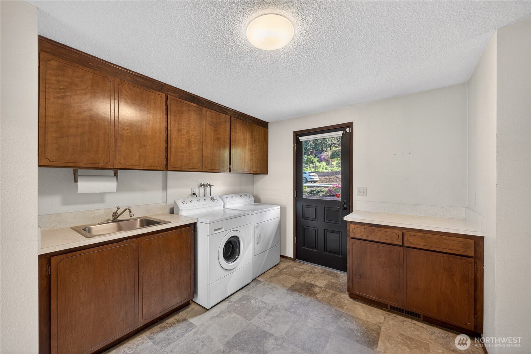 17282 Meadow Lane Property Photo 24