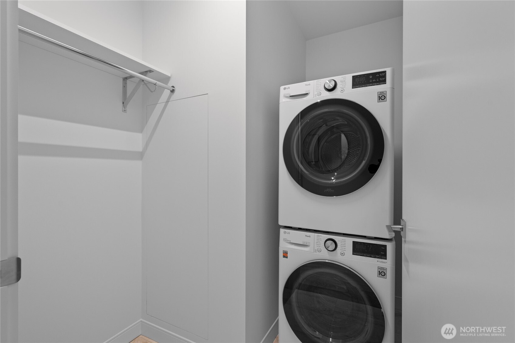 889 Avenue Square 807 Property Photo 12