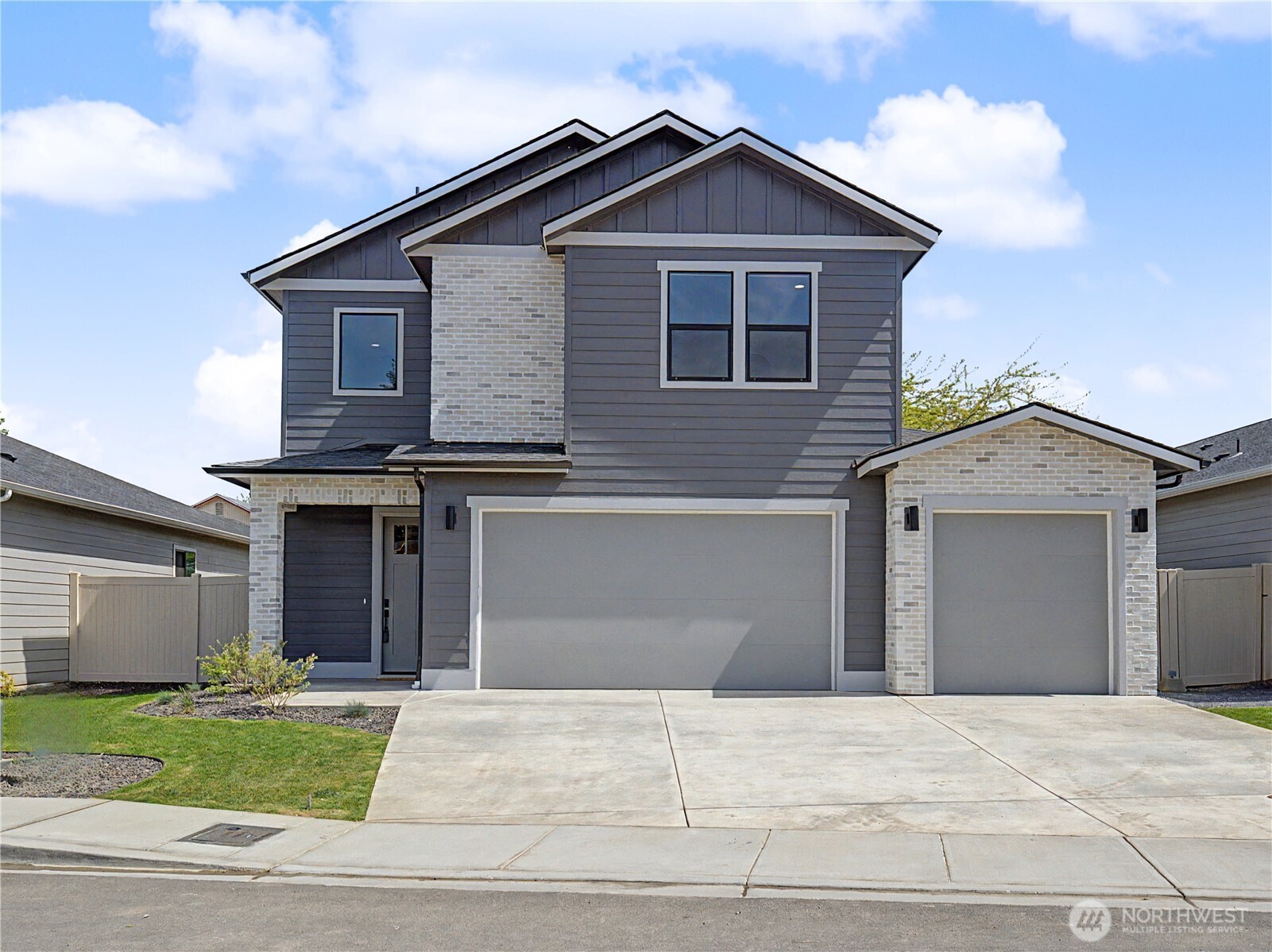 585 S Perry Avenue Property Photo 2