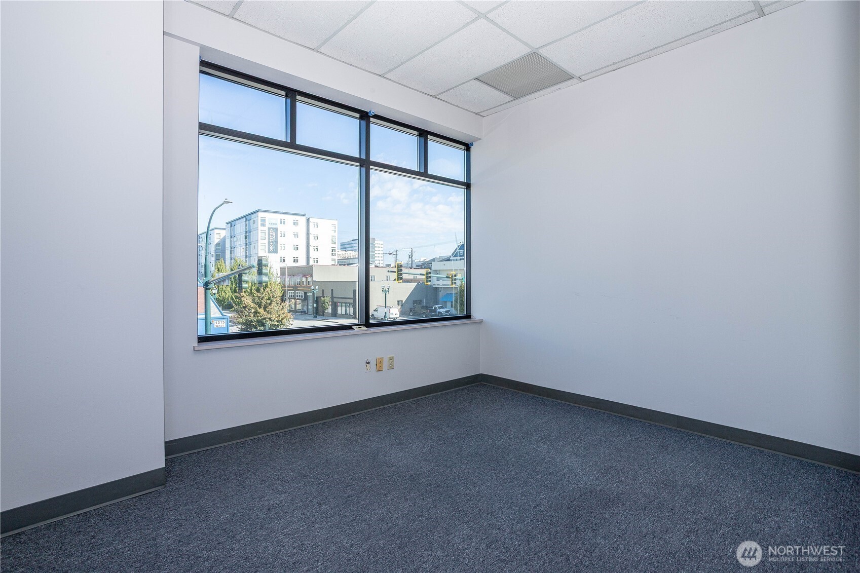 1316 Wall Street Property Photo 7