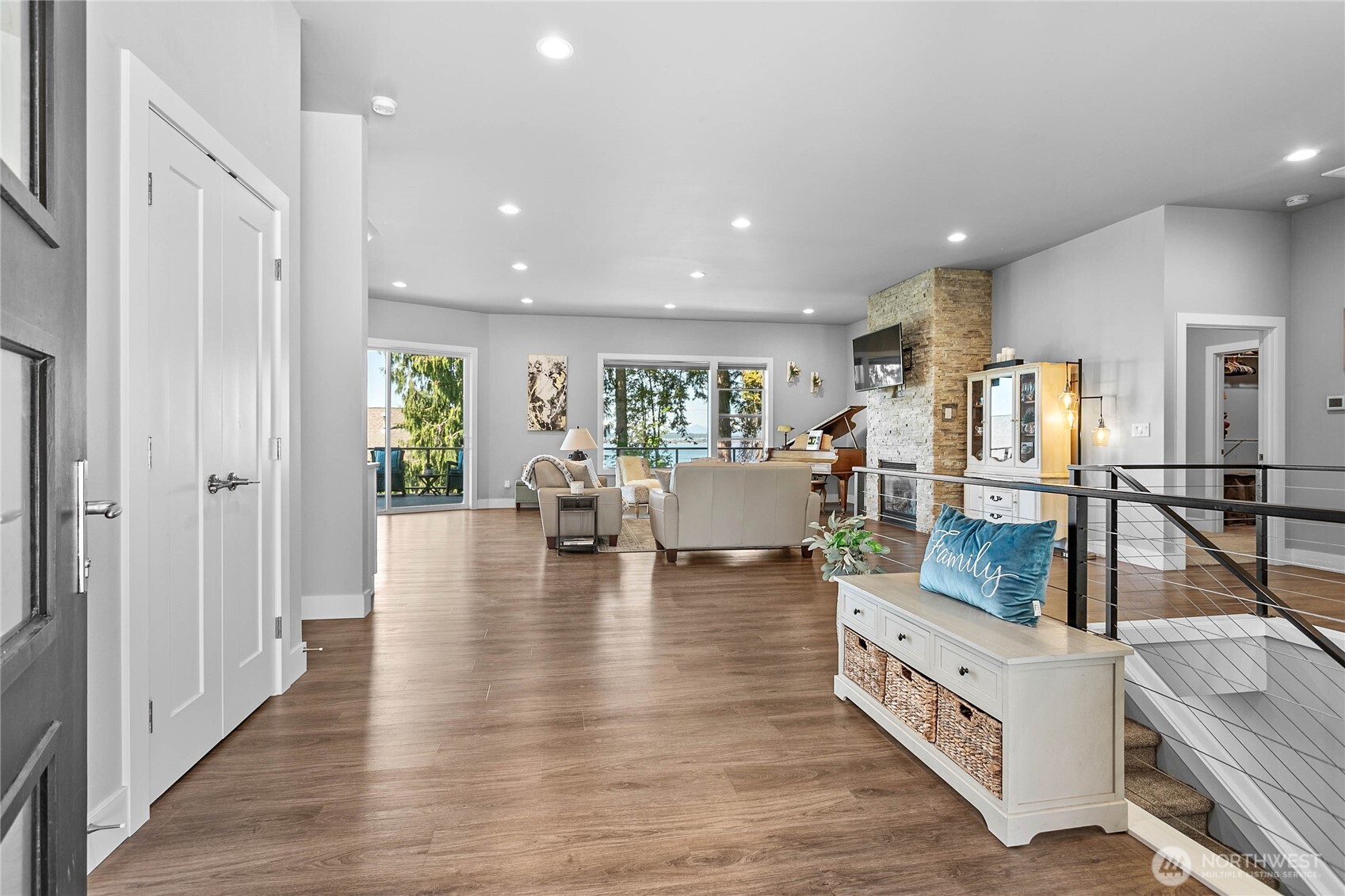 5544 Whitehorn Way Property Photo 3