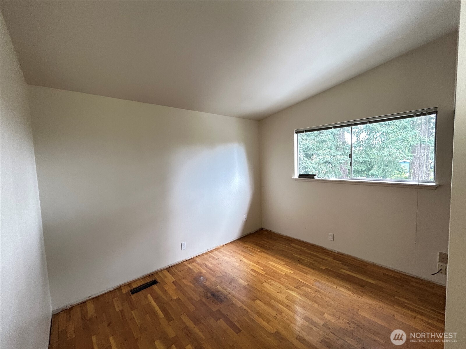 11718 5th Avenue Property Photo 9
