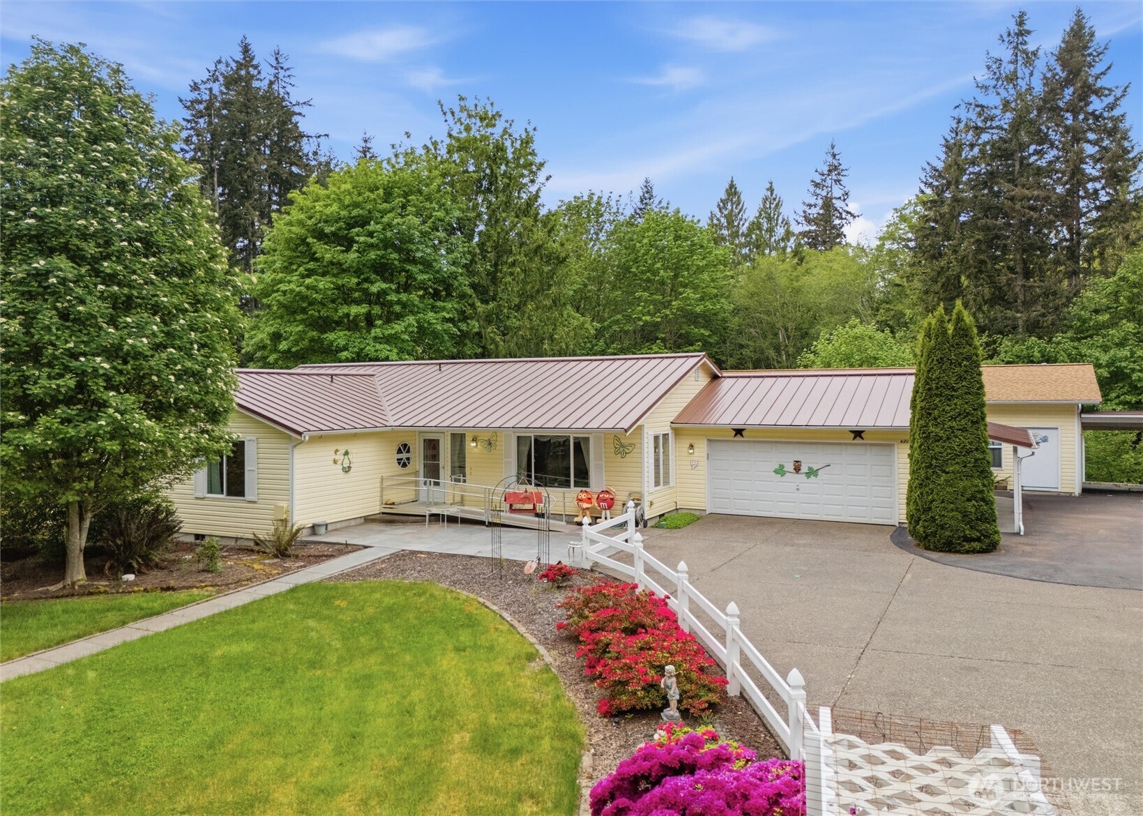 6201 SE Mile Hill Drive Property Photo 1