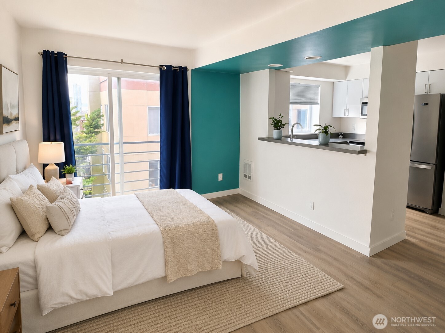 712 E Denny Way 502 Property Photo 2