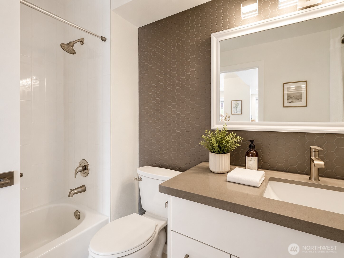 712 E Denny Way 502 Property Photo 9