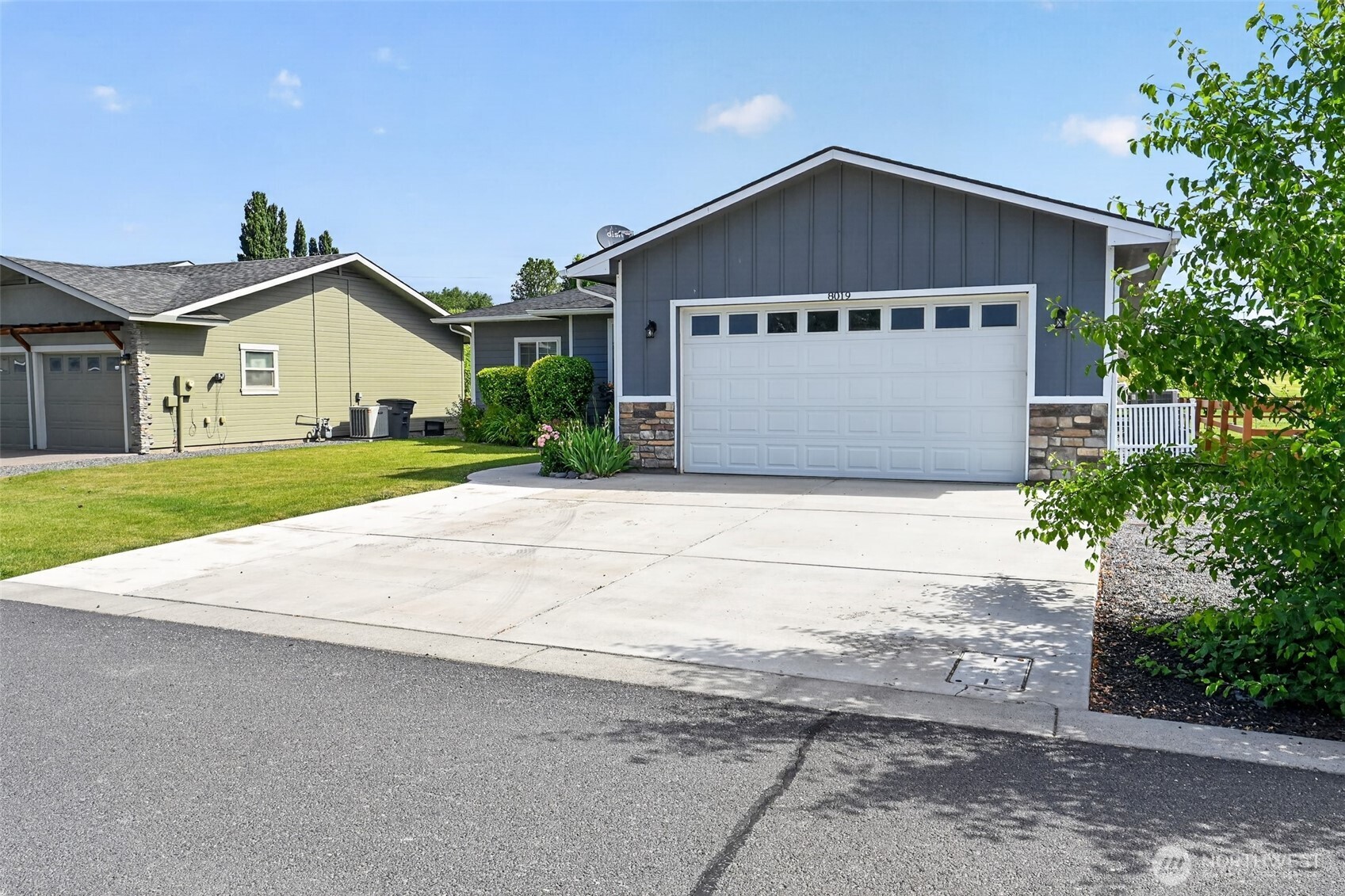 8019 Vialago Parkway Property Photo 4