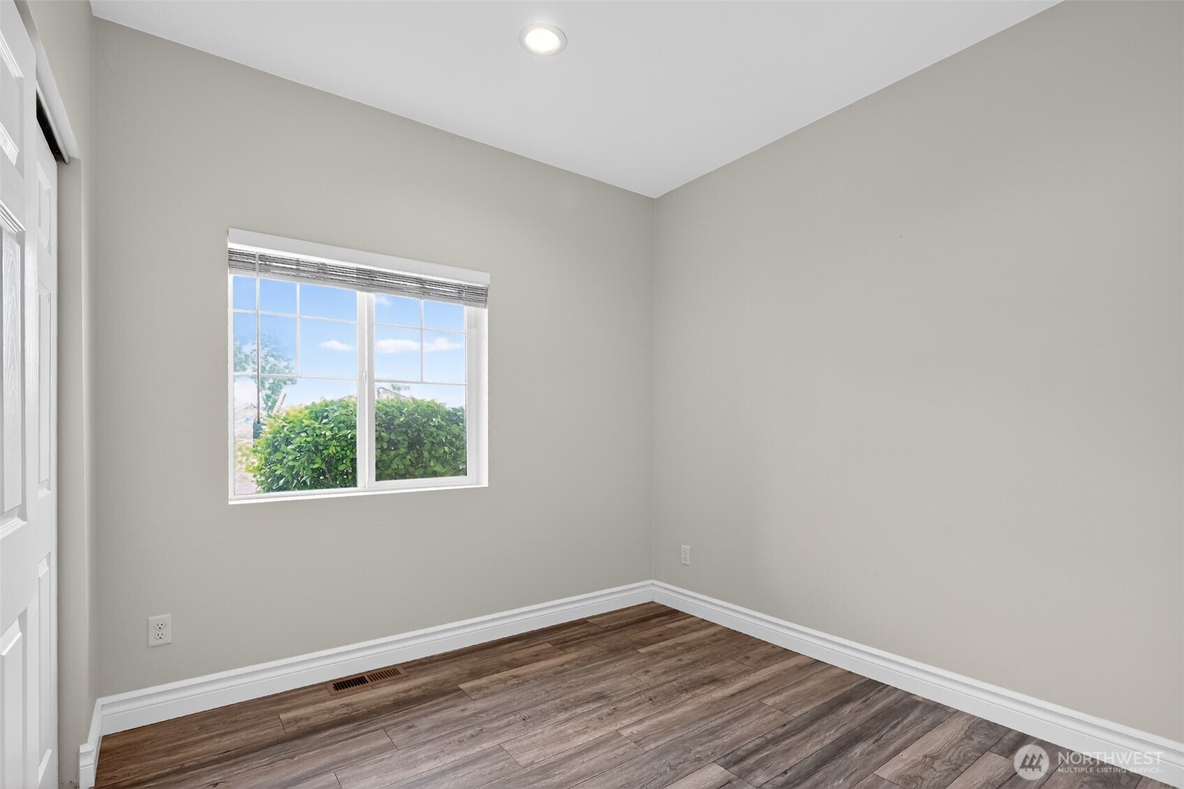 8019 Vialago Parkway Property Photo 16