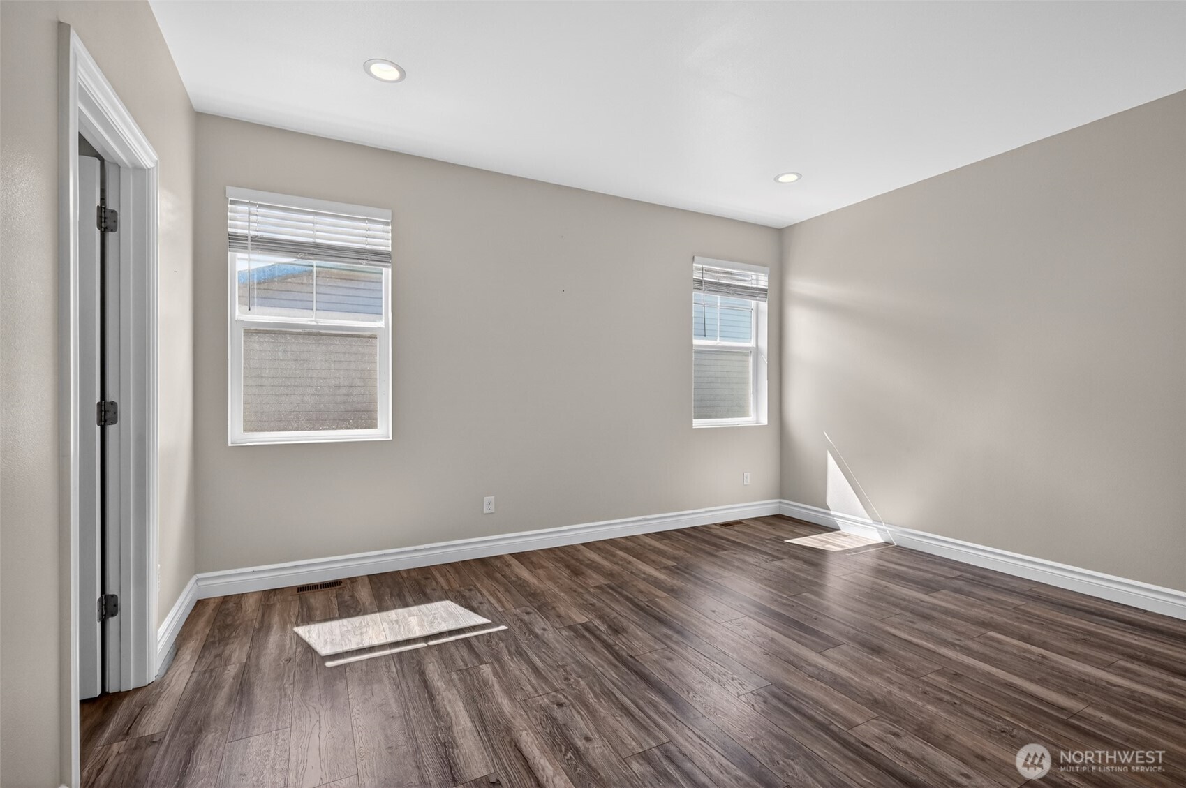 8019 Vialago Parkway Property Photo 22