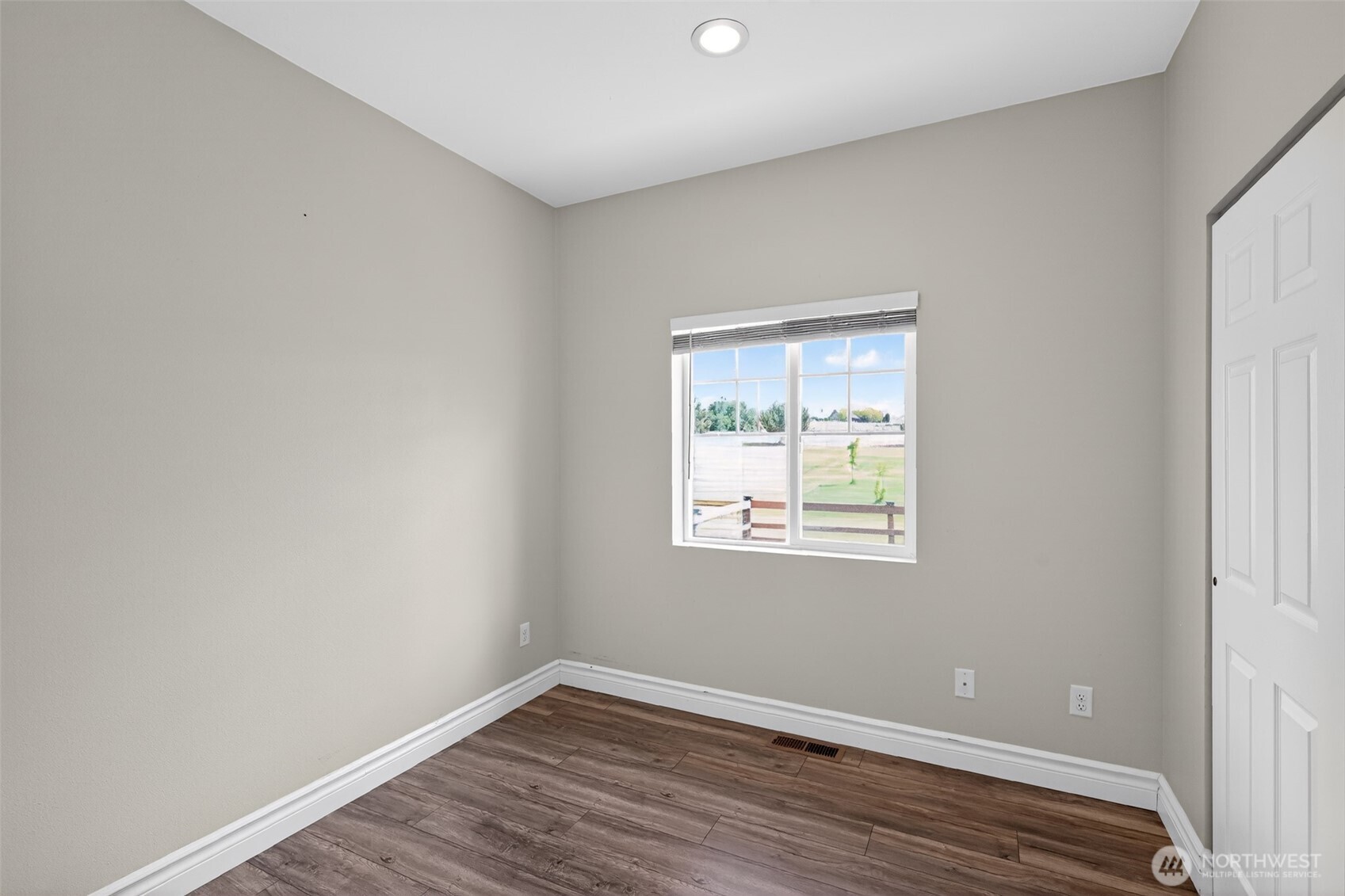 8019 Vialago Parkway Property Photo 28