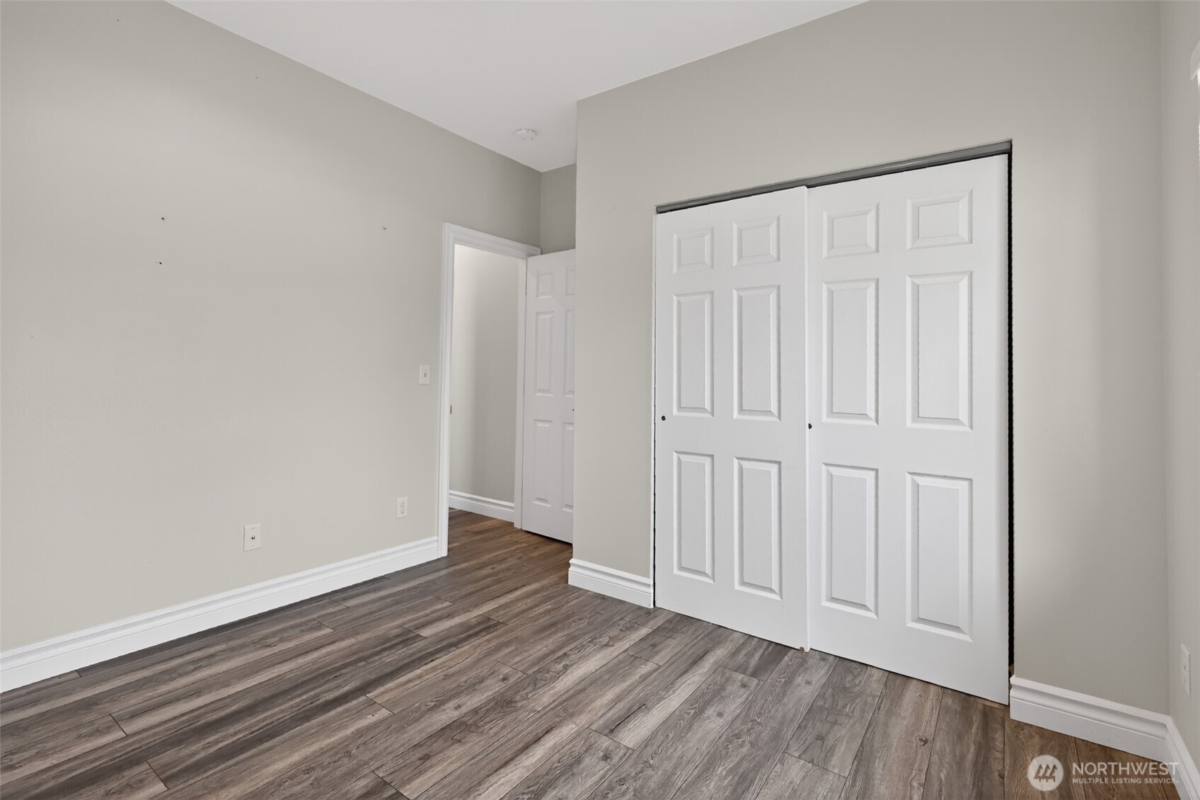8019 Vialago Parkway Property Photo 29