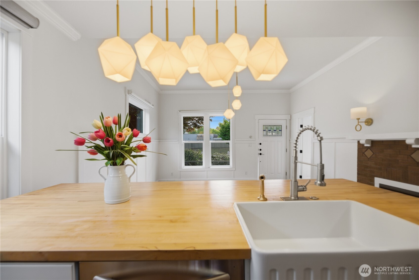 145 Park Avenue Property Photo 8