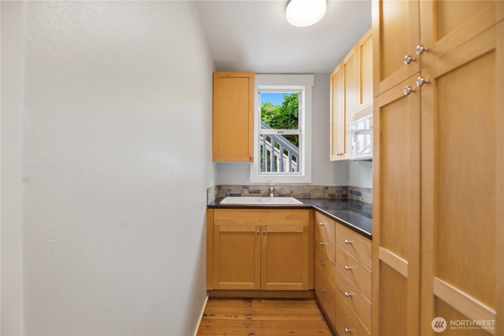 145 Park Avenue Property Photo 12