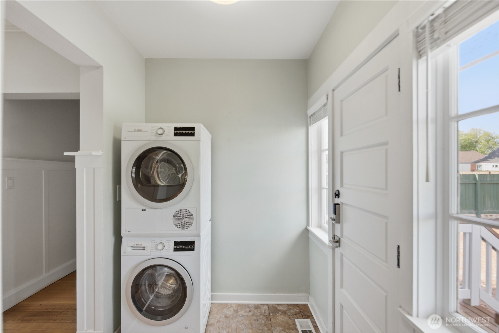 145 Park Avenue Property Photo 20