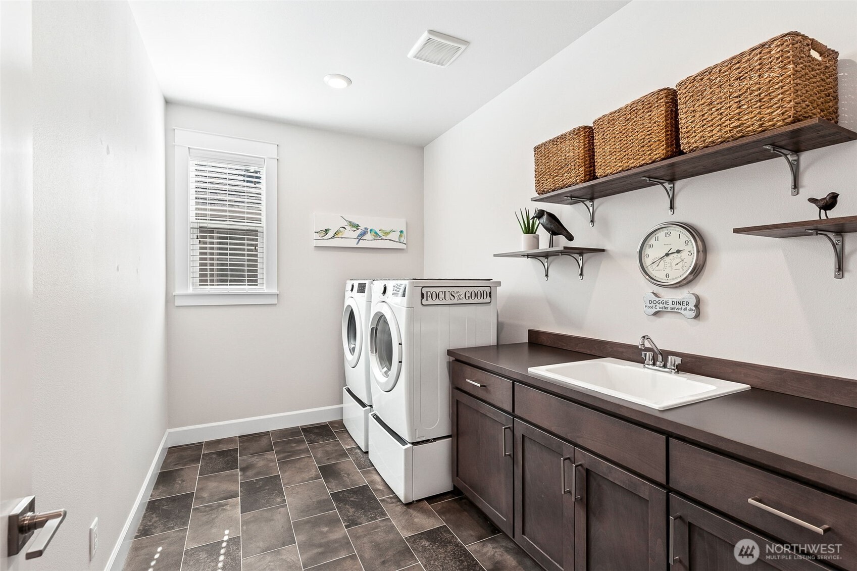 3111 Arrowroot Loop Property Photo 7