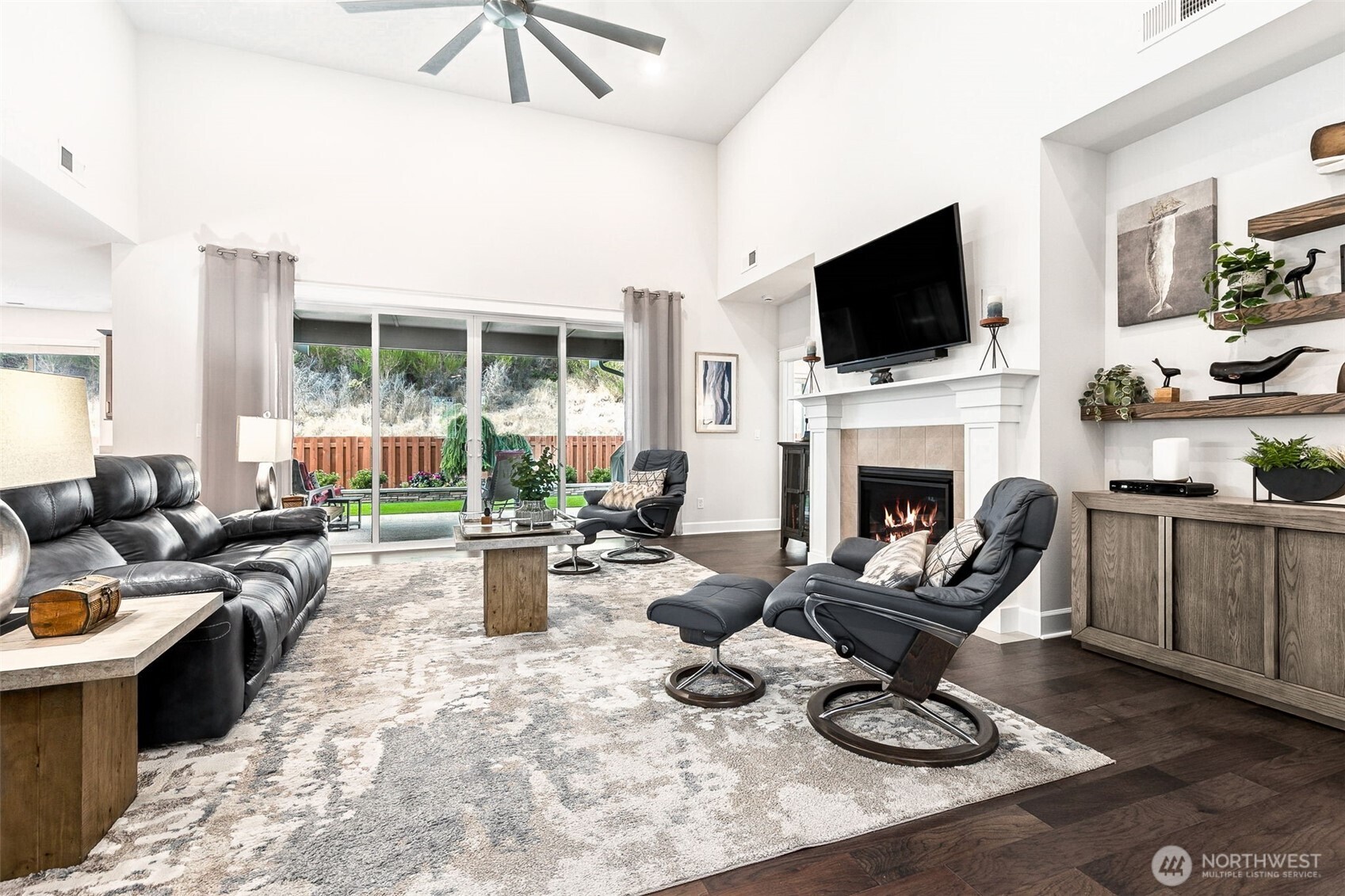 3111 Arrowroot Loop Property Photo 8