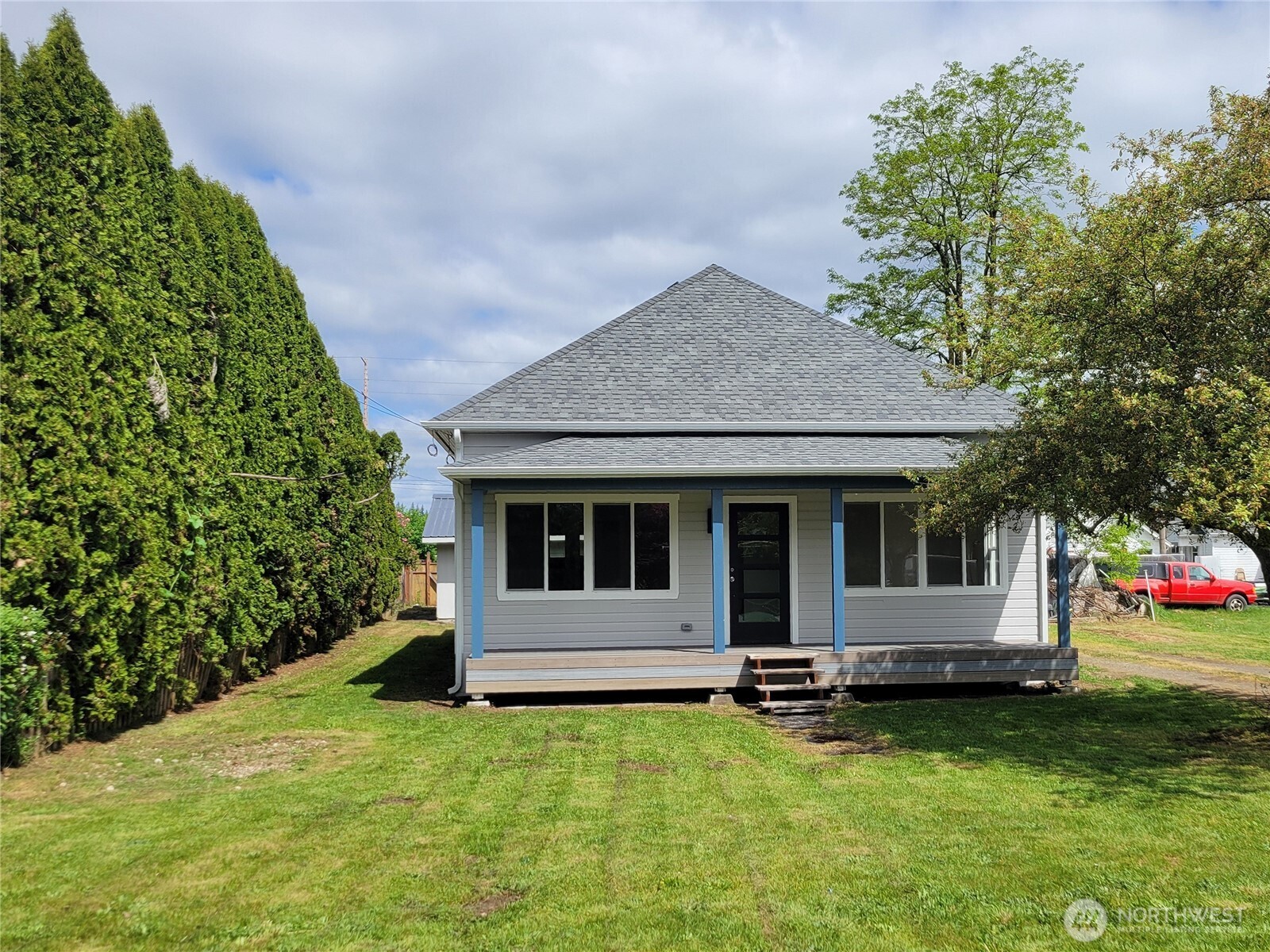 606 W Market Street Property Photo 1
