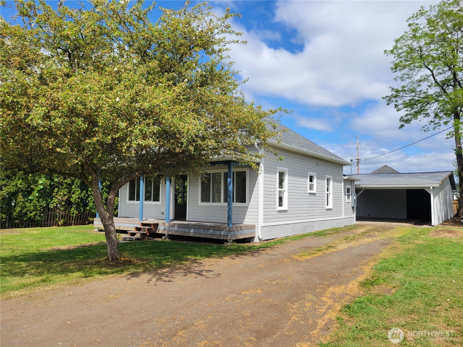 606 W Market Street Property Photo 2