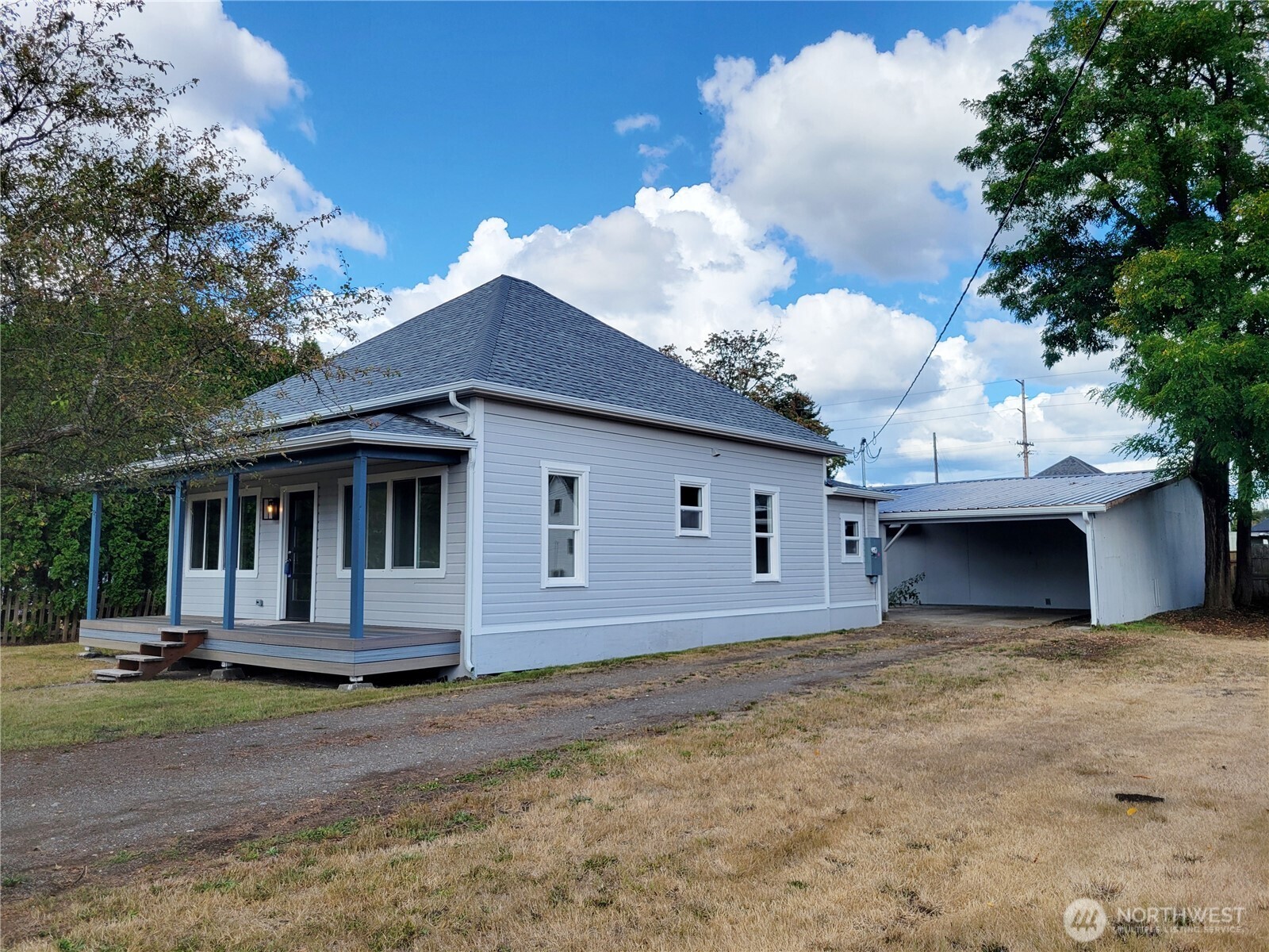 606 W Market Street Property Photo 4