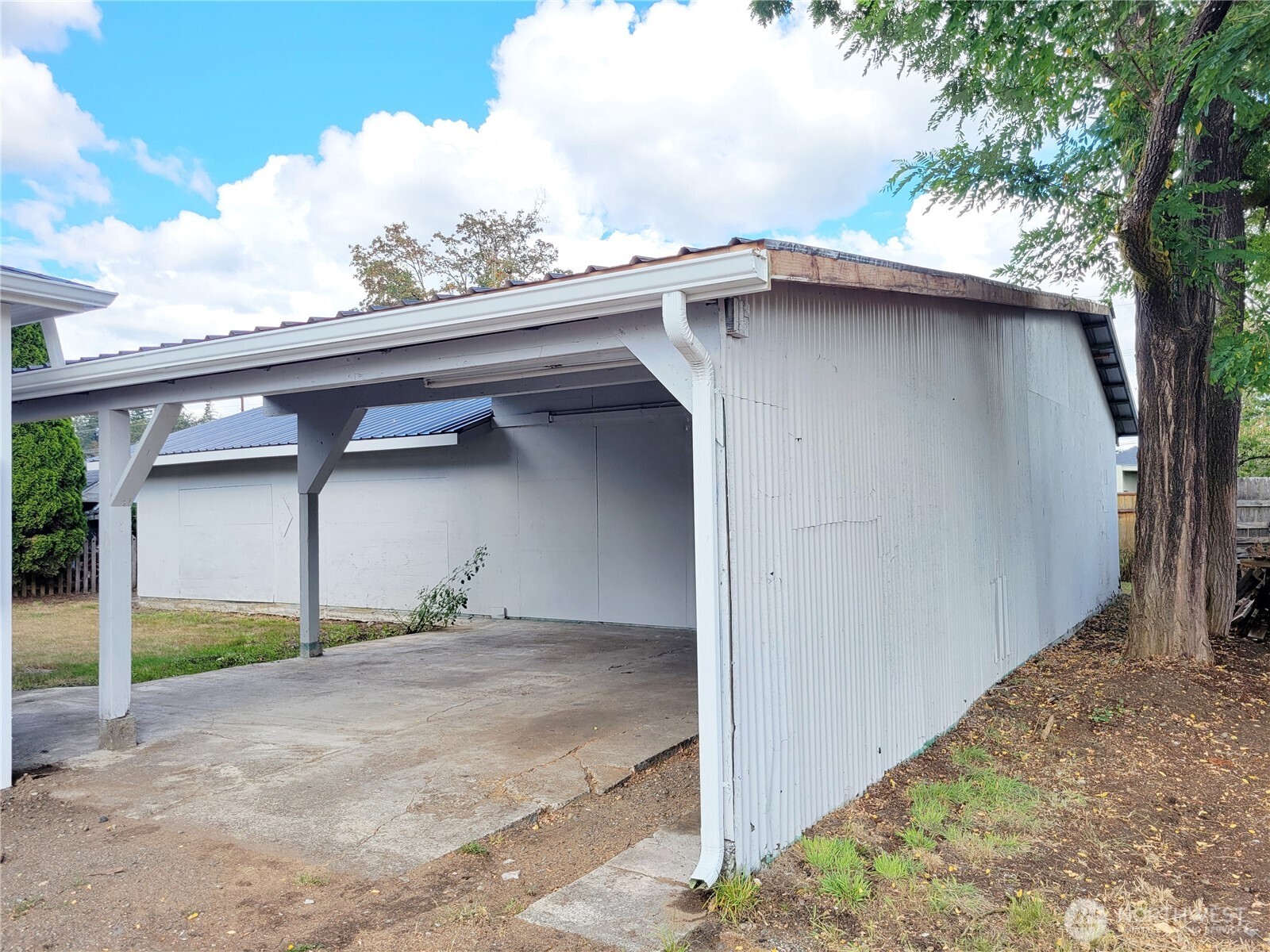 606 W Market Street Property Photo 5